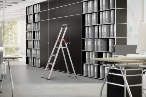 Hailo Einseitige Stufenstehleiter ComfortLine L80 mit XXL-Stufen, 7 extra tiefe Riffelblechstufen