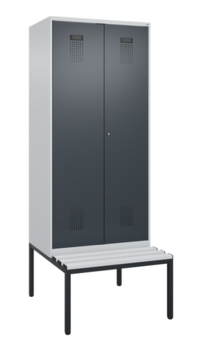 C+P Schwarz-Weiß-Spind Evolo PLUS mit Doppelabteil und Sitzbank, Abteilbreite 400 mm