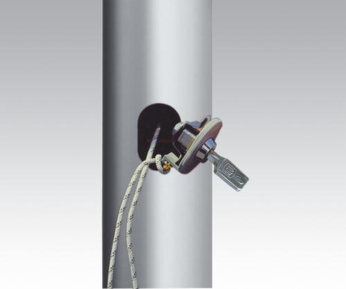 Konischer Fahnenmast mit Hissvorrichtung innen