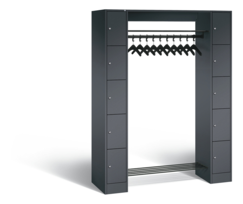 C+P Schließfach-Garderobe Classic mit je 5 Fächern rechts und links, Breite 1430 mm