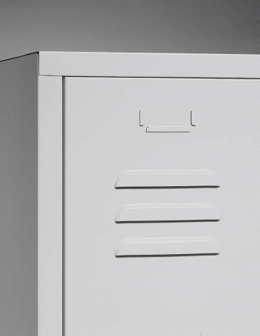 C+P Garderobenschrank Classic mit 3 Abteilen + Mitteltrennwand Türen geschlitzt, Abteilbreite 400 mm Detail 1 L