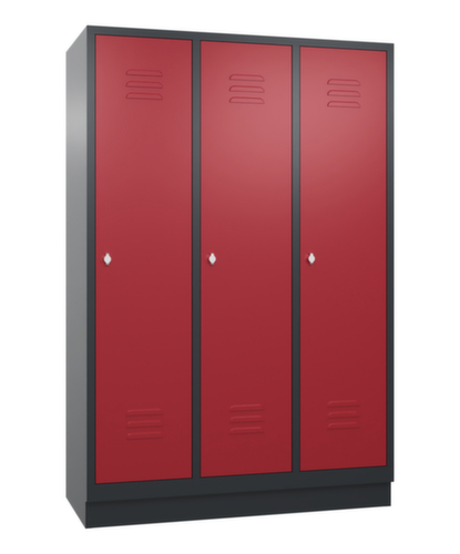 C+P Garderobenschrank Classic mit 3 Abteilen + Mitteltrennwand Türen geschlitzt, Abteilbreite 400 mm