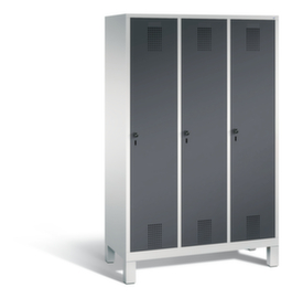 C+P Garderobenschrank Evolo mit 3 Abteilen - Türen mit Lochbild, Abteilbreite 400 mm