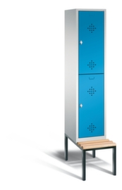 C+P Doppelstöckiger Umkleideschrank Classic mit Sitzbank + 1x2 Abteile, Abteilbreite 400 mm