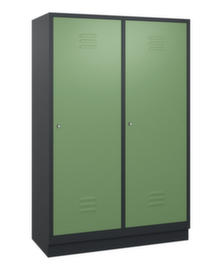 C+P Garderobenschrank Classic mit 4 Abteilen je 2 gemeinsam verschließbar, Abteilbreite 300 mm