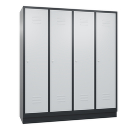 C+P Garderobenschrank Classic mit Lüftungsschlitzen und 4 Abteilen, Abteilbreite 400 mm