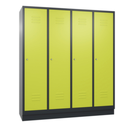 C+P Garderobenschrank Classic mit Lüftungsschlitzen und 4 Abteilen, Abteilbreite 400 mm