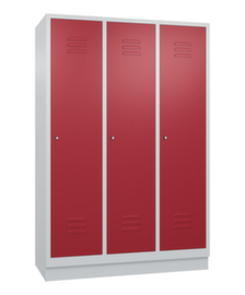 C+P Garderobenschrank Classic mit 3 Abteilen + Mitteltrennwand Türen geschlitzt, Abteilbreite 400 mm