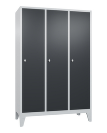 C+P Garderobenschrank Classic mit glatten Türen und 3 Abteilen, Abteilbreite 400 mm