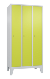 C+P Garderobenschrank Classic mit glatten Türen und 3 Abteilen, Abteilbreite 300 mm