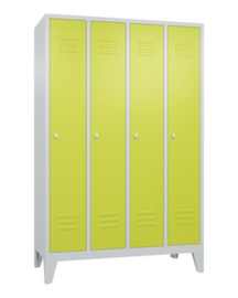 C+P Garderobenschrank Classic mit Lüftungsschlitzen und 4 Abteilen, Abteilbreite 300 mm