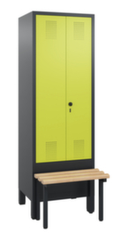 C+P Umkleideschrank Evolo mit vorgebauter Sitzbank + 2 Abteile gemeinsam verschließbar, Abteilbreite 300 mm