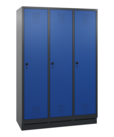 C+P Garderobenschrank Evolo mit 3 Abteilen - Türen mit Lochbild, Abteilbreite 400 mm