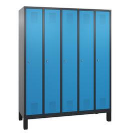 C+P Garderobenschrank Evolo mit 5 Abteilen - Türen mit Lochbild, Abteilbreite 300 mm