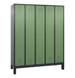 C+P Garderobenschrank Evolo mit 5 Abteilen - Türen mit Lochbild, Abteilbreite 300 mm
