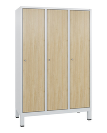 C+P Garderobenschrank Evolo mit 3 Abteilen + Dekortüren, Abteilbreite 400 mm