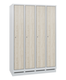C+P Garderobenschrank Evolo mit 4 Abteilen + Dekortüren, Abteilbreite 300 mm
