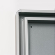 Farbiger Schaukasten mit Schiebetür für den Innenbereich, für 8 x DIN A4, Rückwand Stahl Detail 1 S