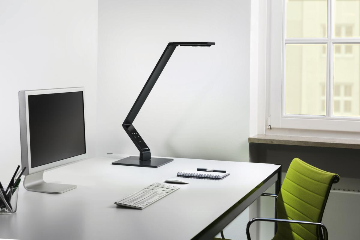 Luctra LED-Schreibtischleuchte Linear Table Base mit biologisch wirksamem Licht, Licht kalt- bis warmweiß - biologisch wirksames Licht, schwarz Milieu 1 ZOOM