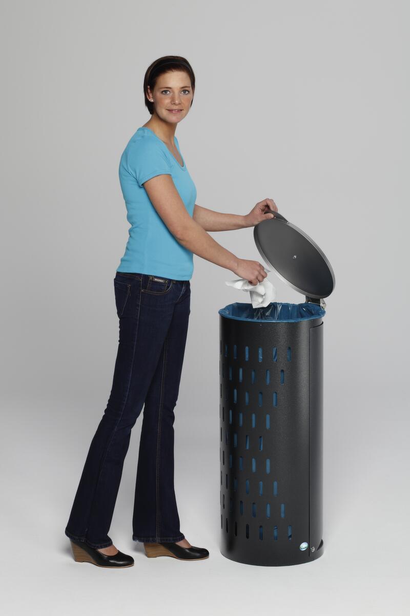 Lochblech-Müllsackständer, für 120-Liter-Säcke, antiksilber, Deckel silber Milieu 2 ZOOM