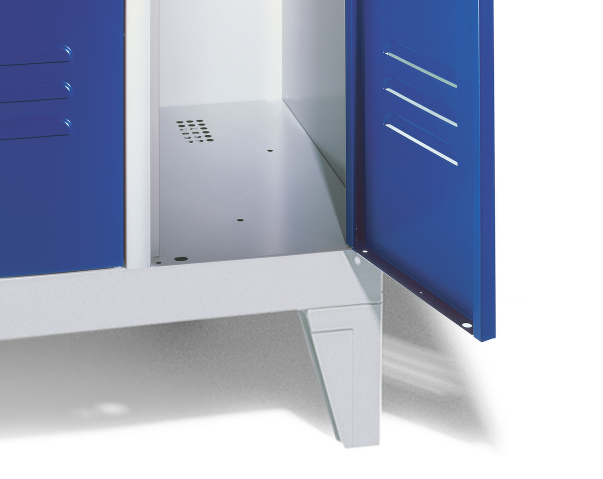 C+P Garderobenschrank Classic mit 2 Abteilen und Mitteltrennwand, Abteilbreite 400 mm Detail 4 ZOOM