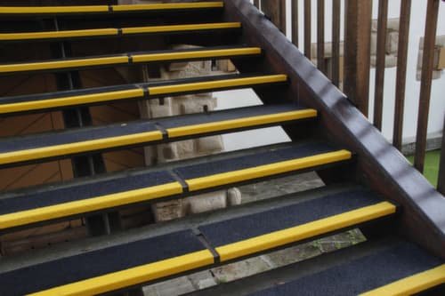 Moravia Antirutschwinkel für Treppen, schwarz