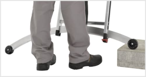 Hymer Mehrzweckleiter mit Smart-Base®-Traverse, 3 x 12 rutschsicher profilierte Sprossen