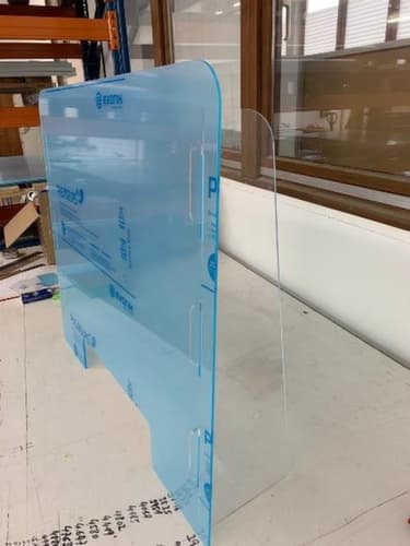 Hygieneschutzwand mit Durchreiche, Höhe x Breite 700 x 600 mm
