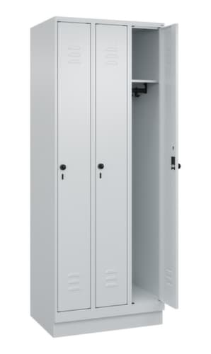 C+P Spind Classic Plus mit 3 Abteilen, Abteilbreite 250 mm
