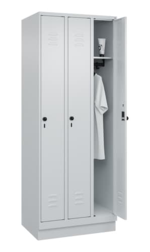 C+P Spind Classic Plus mit 3 Abteilen, Abteilbreite 250 mm