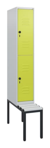 C+P Doppelstöckiger Spind Classic Plus mit Sitzbank, Abteilbreite 300 mm