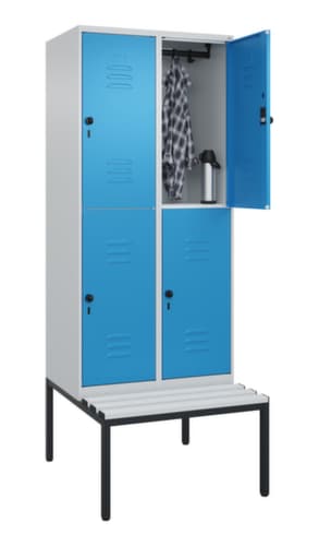 C+P Doppelstöckiger Spind Classic Plus mit Sitzbank, Abteilbreite 400 mm
