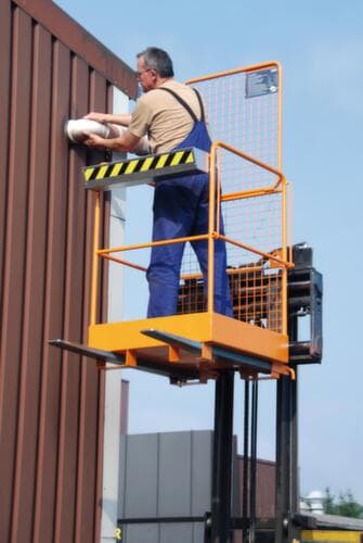 Bauer Arbeitsbühne SIKO-M, Ausführung DE, RAL2000 Gelborange, Einfahrmöglichkeit Von der Schmalseite
